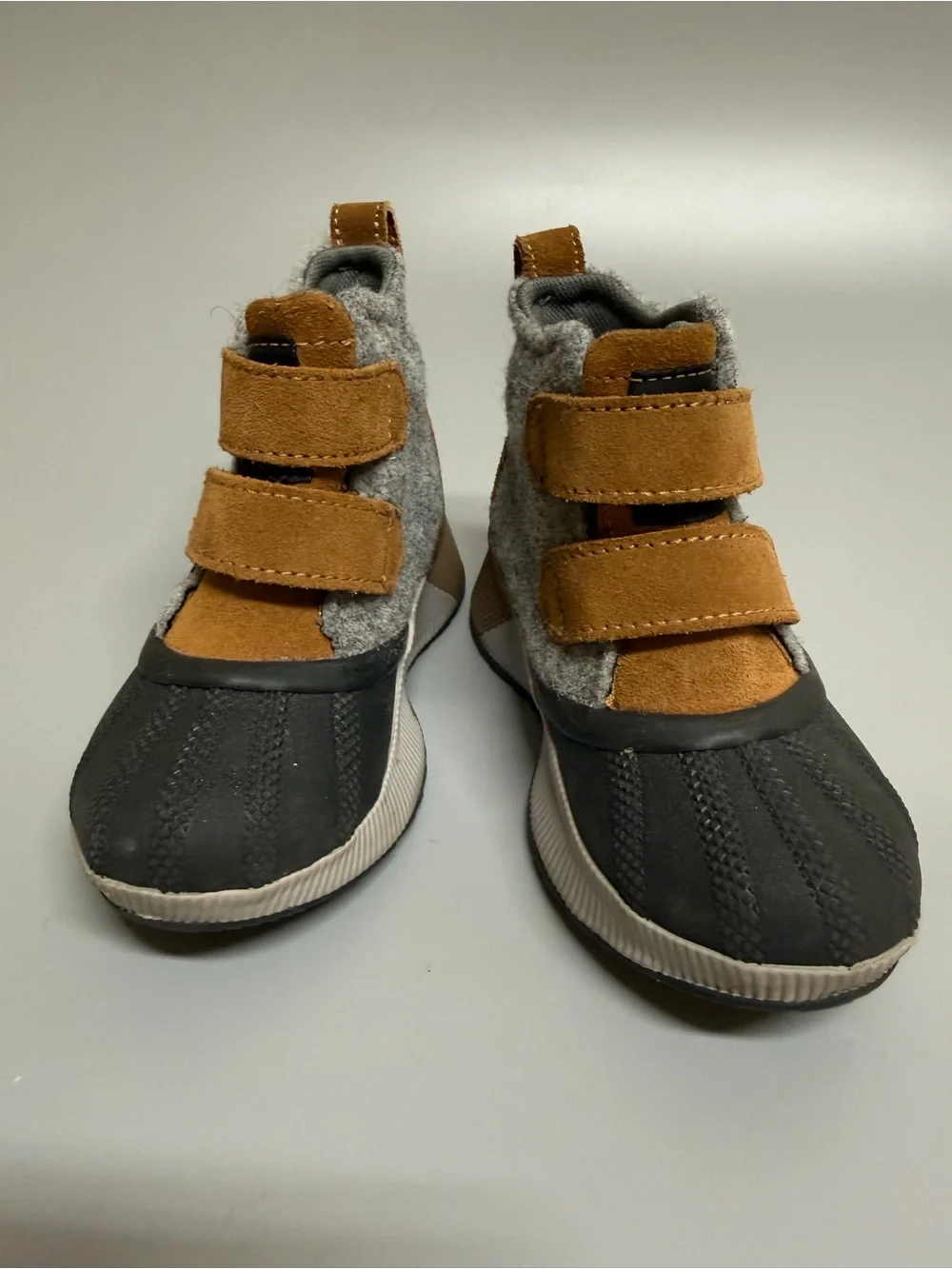 Sorel Out N About Unisex Boots Little Kid Size 10 Classic Waterproof Gray/Brown